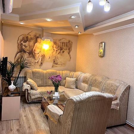 Apartment In The Centre Of Yerevan For Rent Bagian luar foto