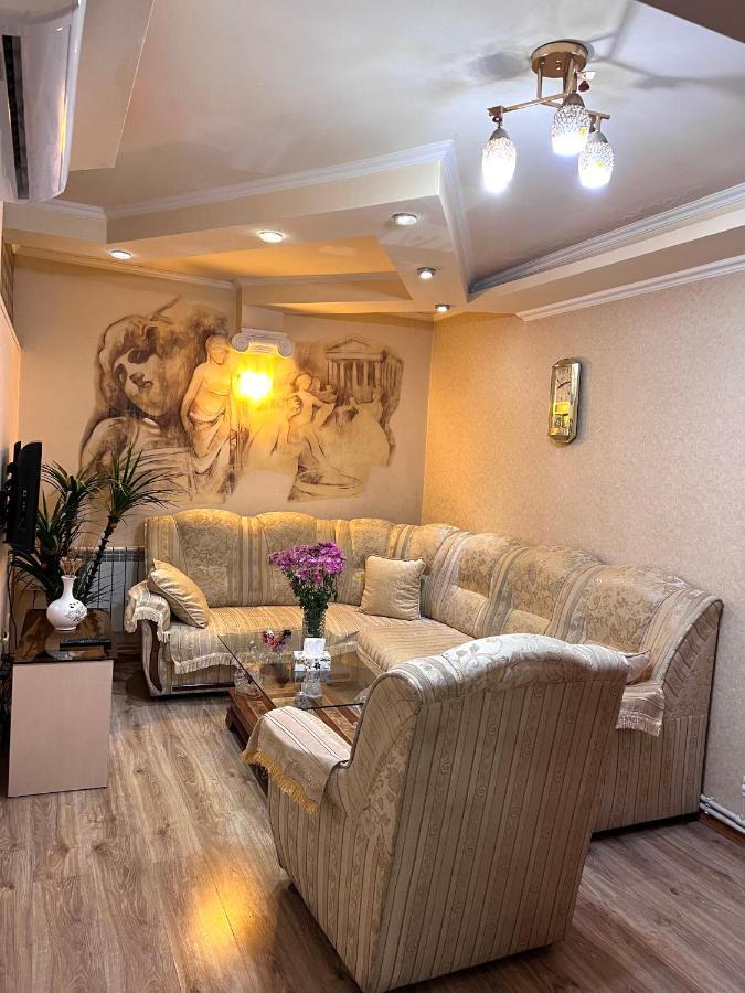 Apartment In The Centre Of Yerevan For Rent Bagian luar foto